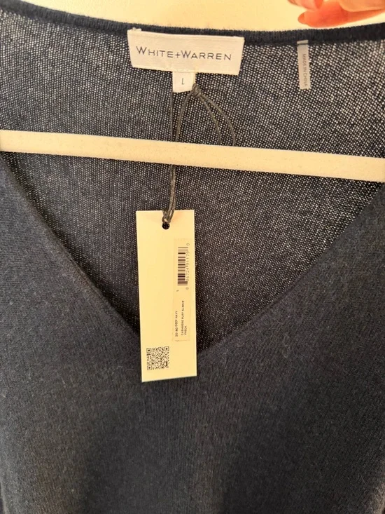 White + Warren Navy V-Neck 100% Cashmere Top - Size Large - Brand New with tags - Picture 4 of 4